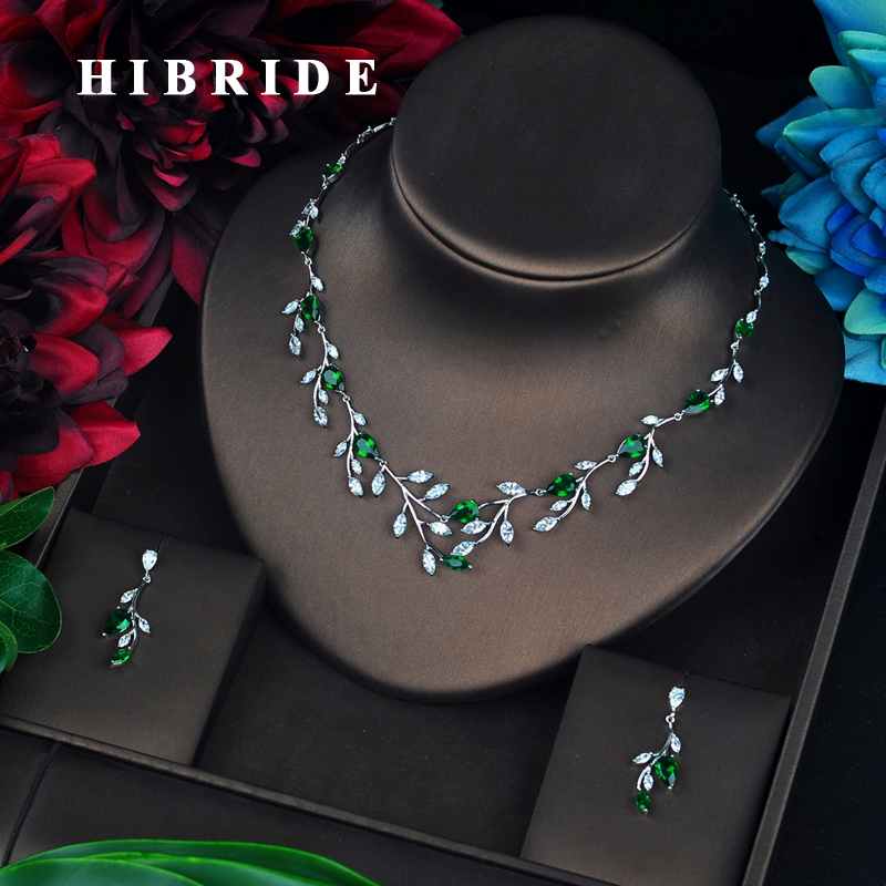 HIBRIDE Luxury  Shape Green CZ  Set   Wom..